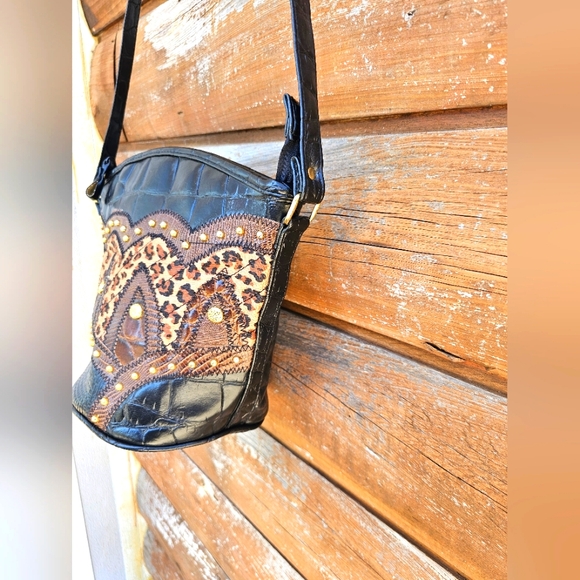 Vintage RARE 1980'S Textured Faux Leather Quilted Patch Leopard Crossbody Purse - Picture 8 of 16